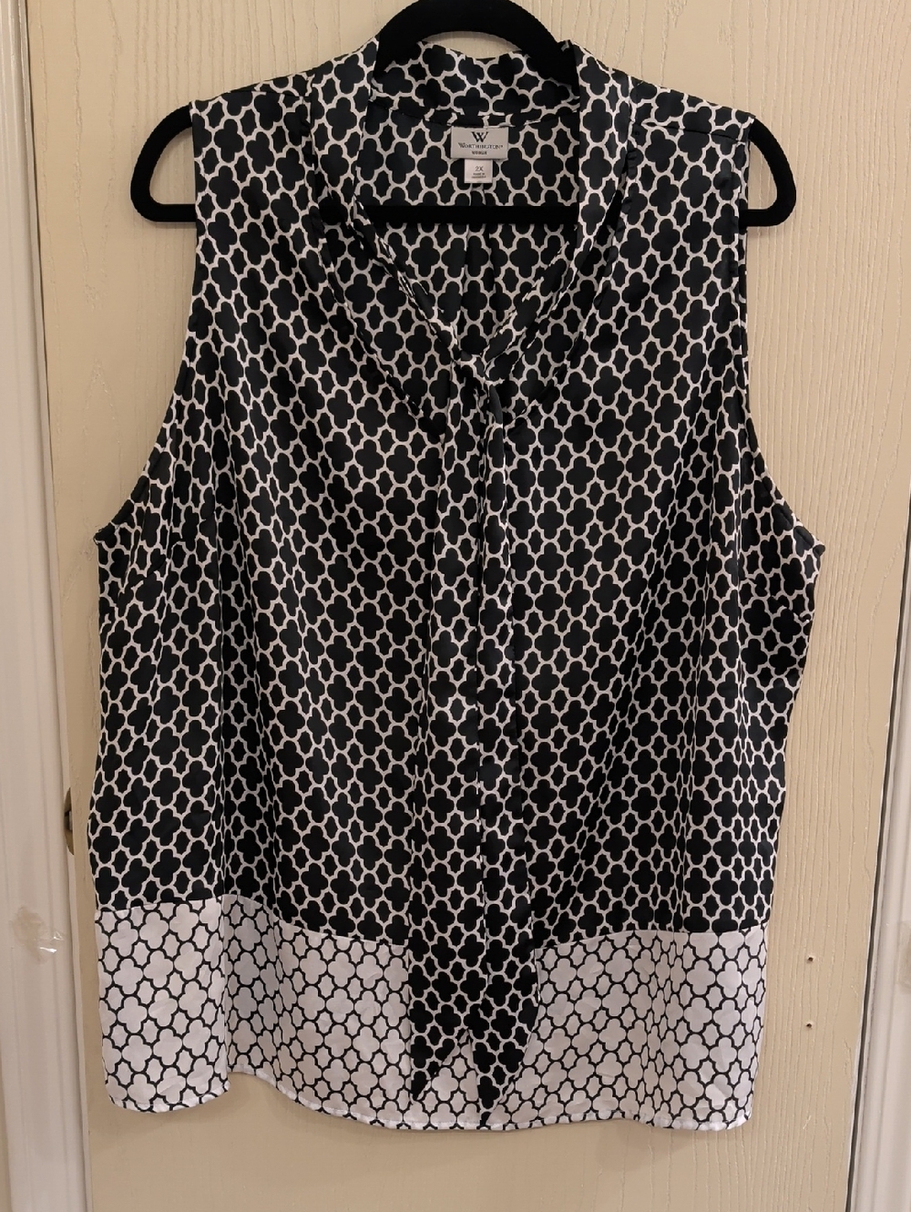 Worthington Women’s Black & White Tie-Neck Sleeveless Top 2X